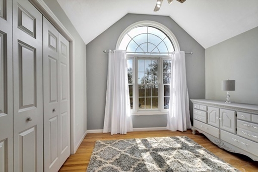 32 Penniman Cir, Stoughton