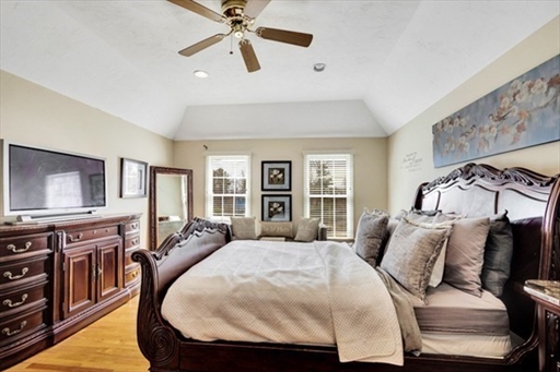 32 Penniman Cir, Stoughton