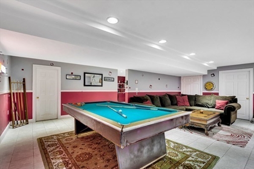 32 Penniman Cir, Stoughton