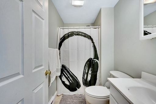 32 Penniman Cir, Stoughton