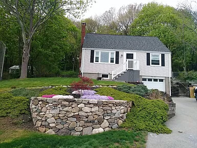 24 Great Hill Dr, Weymouth