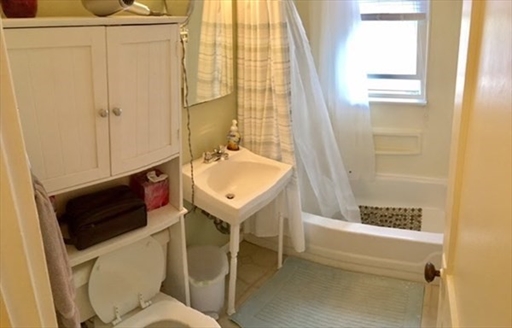 32 Saint Anns Rd, Quincy