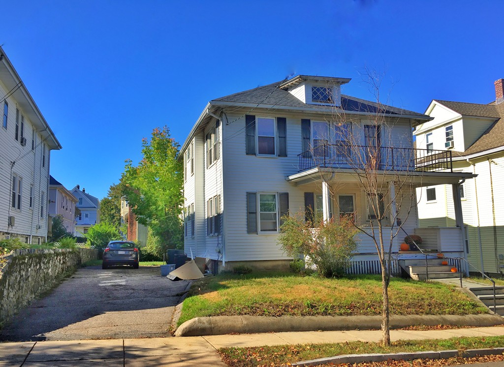 22 Oxford Ave, Belmont