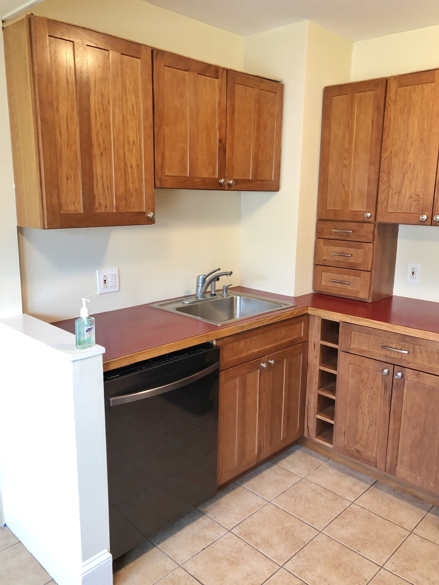 1 bed, 1 bath apartment for rent at 4 Riverside Sq Unit B, Hyde Park — photo 4 of 24