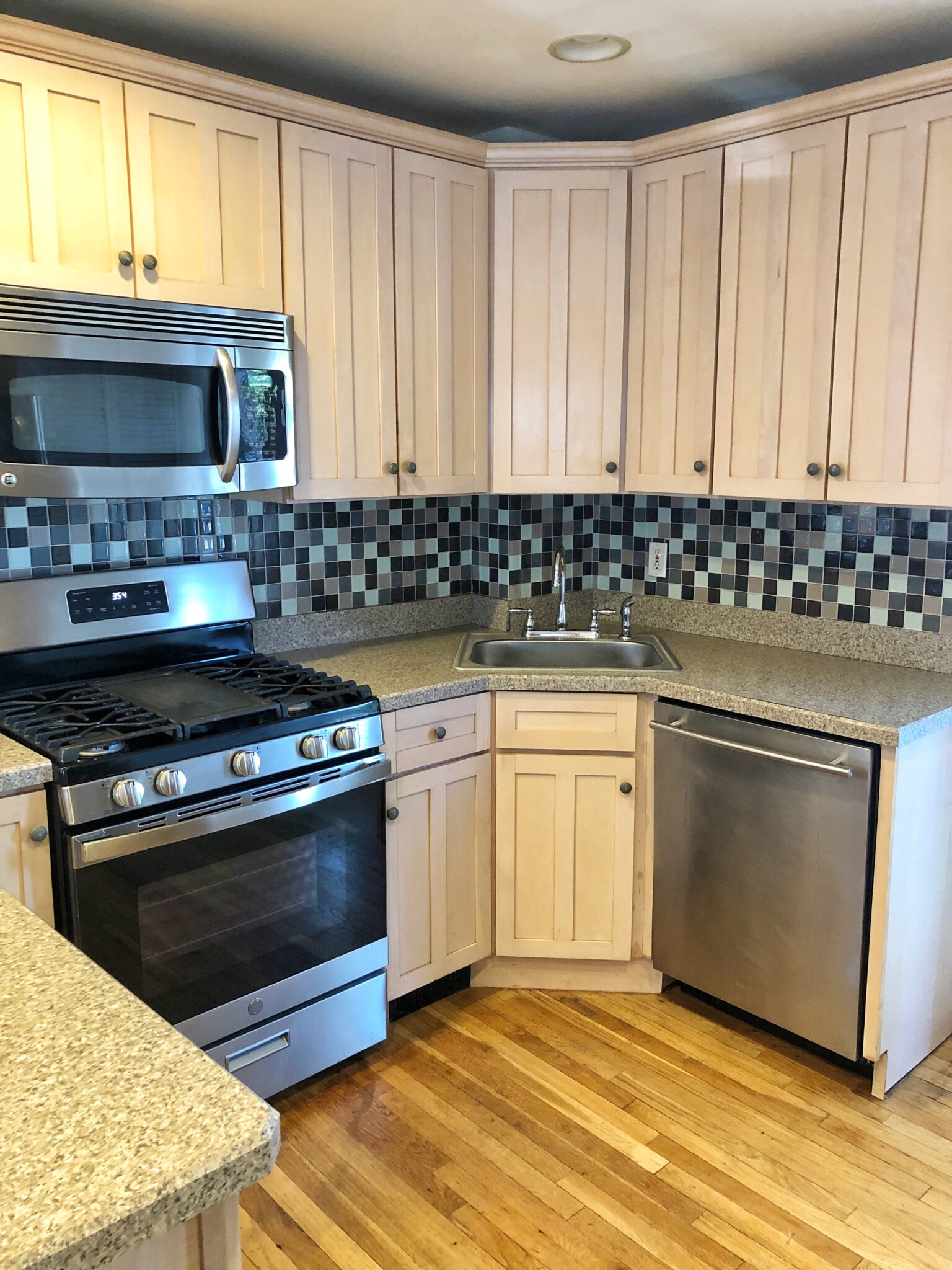 3 bed, 2 bath apartment for rent at 21 Edgemont Rd, Braintree — photo 4 of 33