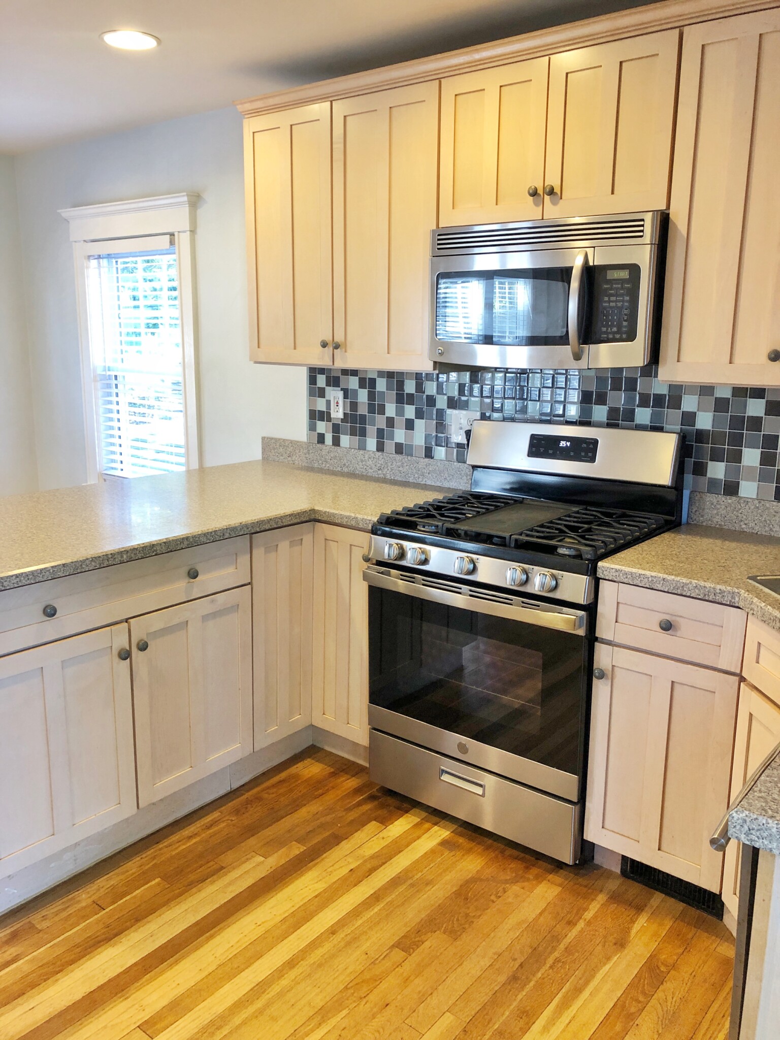 3 bed, 2 bath apartment for rent at 21 Edgemont Rd, Braintree — photo 3 of 33