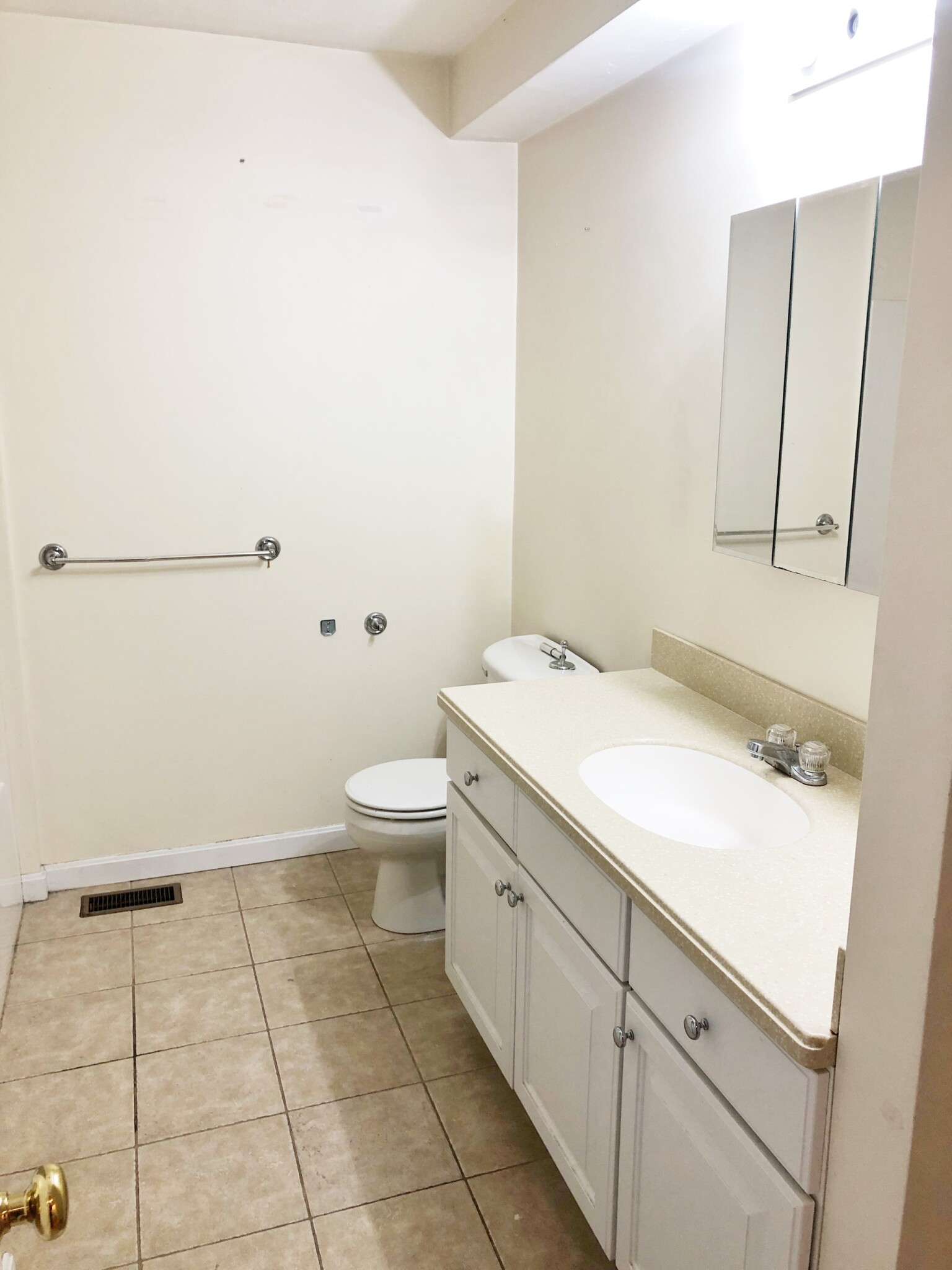 3 bed, 2 bath apartment for rent at 45 Prospect Hill St Unit E, Quincy — photo 19 of 24