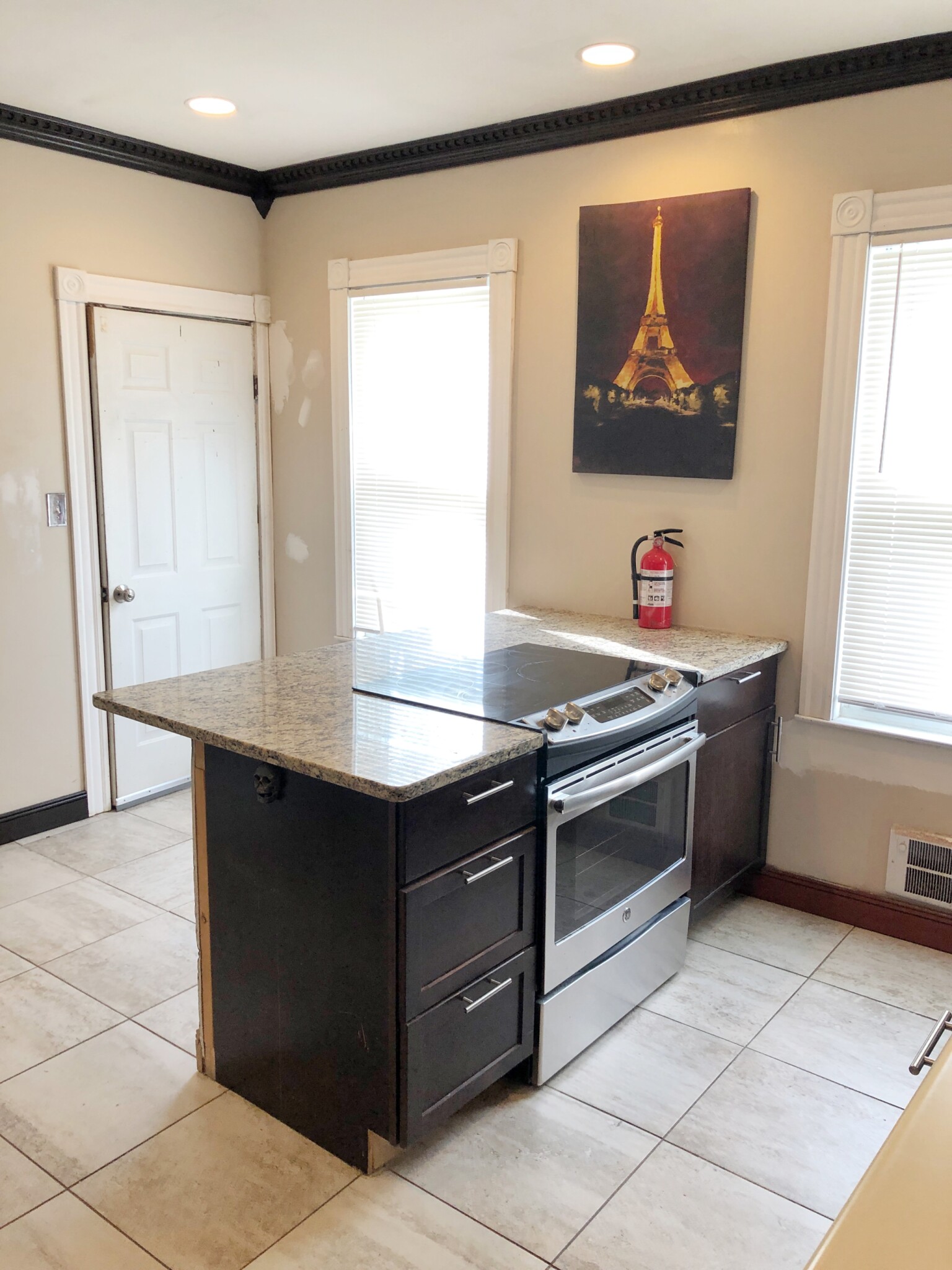 3 bed, 1 bath apartment for rent at 28 Selden St Unit 2, Dorchester — photo 4 of 16