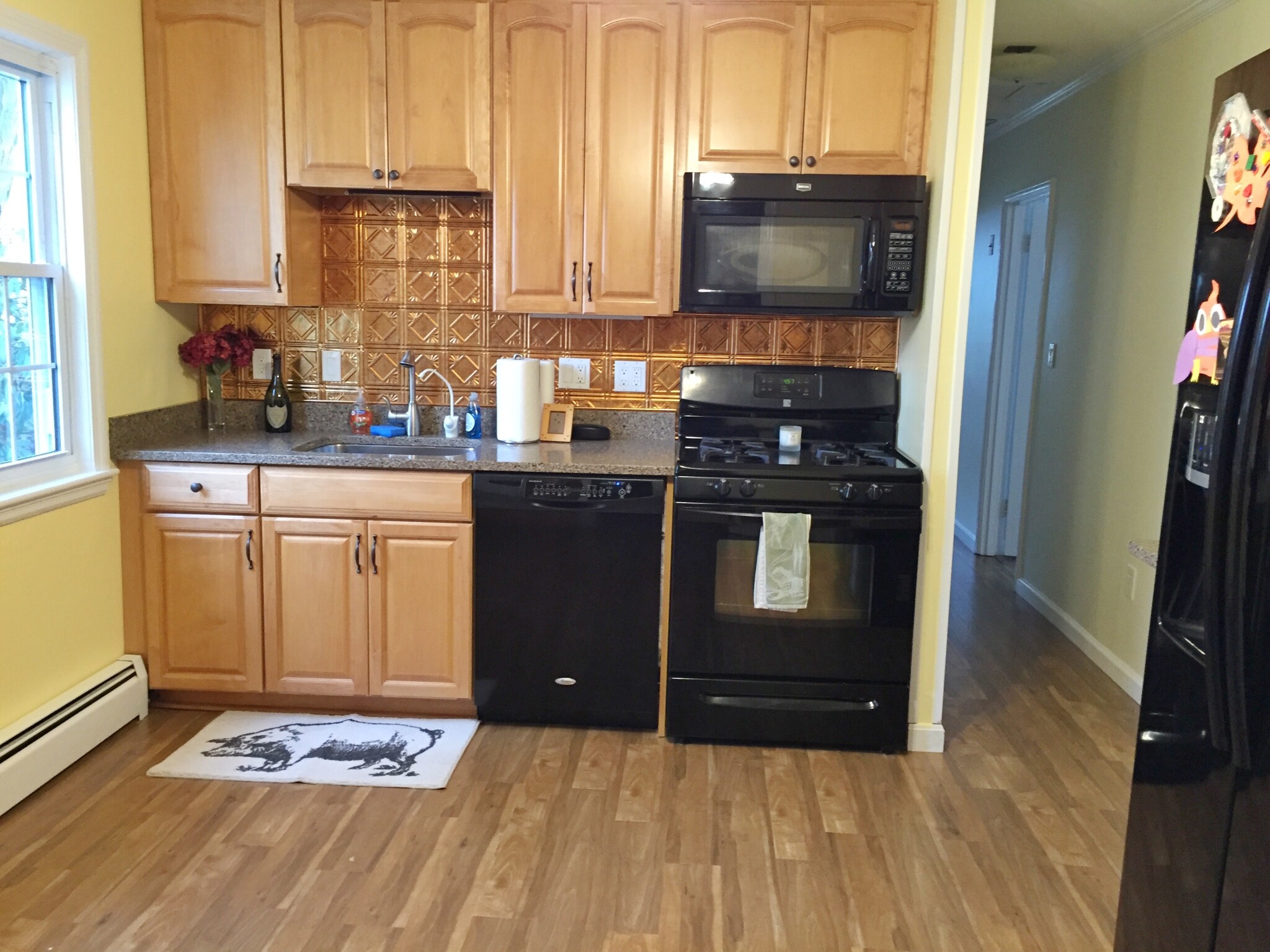 3 bed, 1 bath apartment for rent at 592 Saw Mill Brook Pkwy Unit 1, Newton — photo 2 of 10