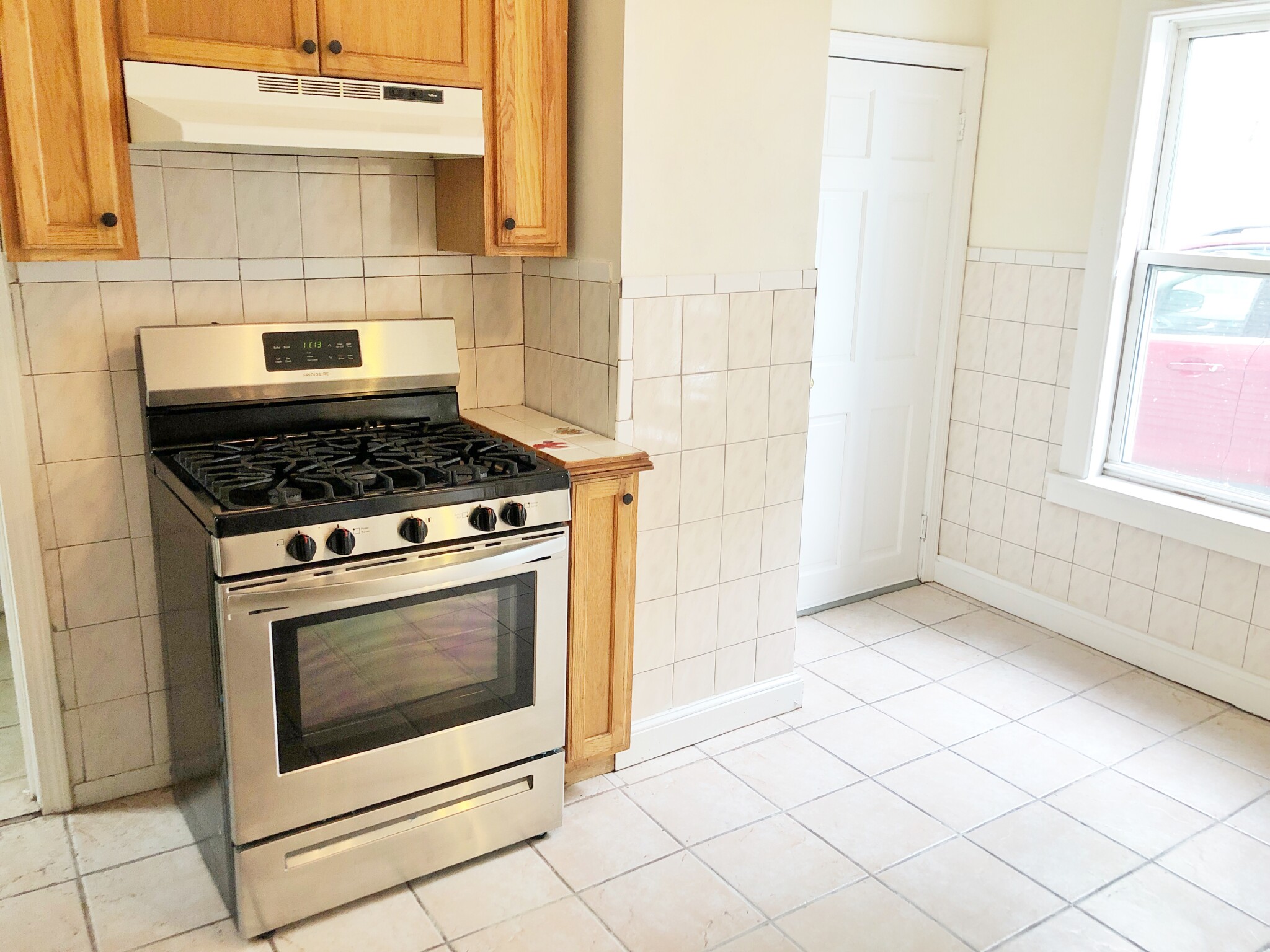 2 bed, 1 bath apartment for rent at 33 Vose Ave Unit 1, Hyde Park — photo 5 of 15