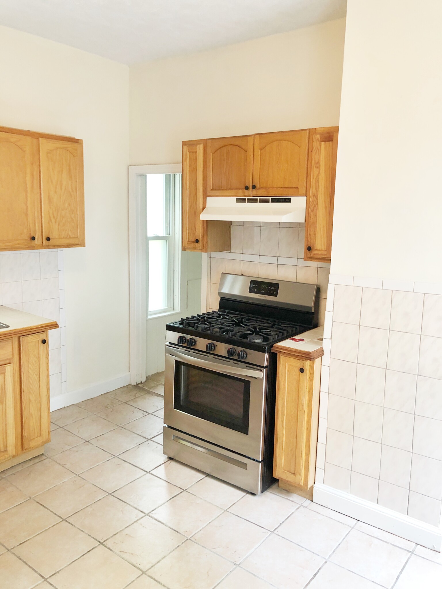 2 bed, 1 bath apartment for rent at 33 Vose Ave Unit 1, Hyde Park — photo 6 of 15