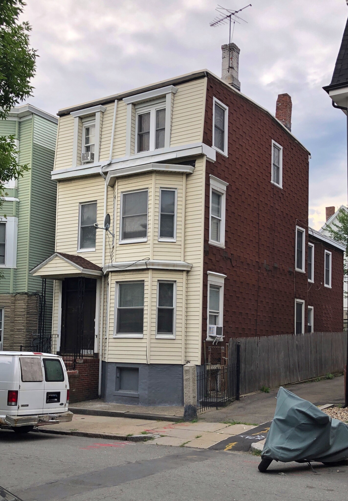 212 Lexington St, East Boston