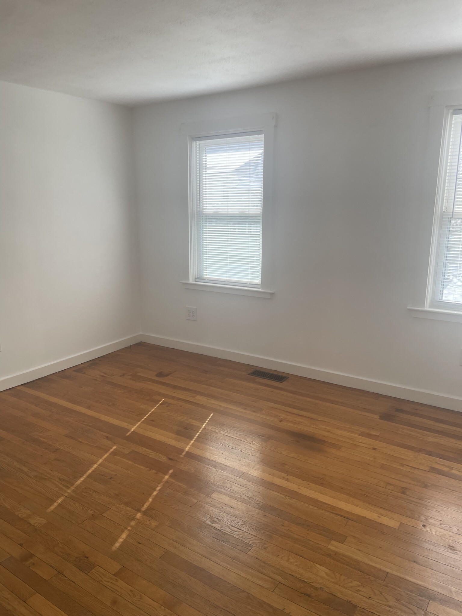 4 Mount Hope St, Dedham