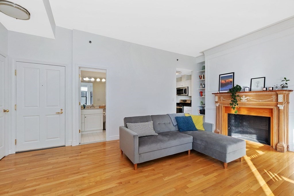 1 bed, 1 bath apartment for rent at 10 Charlesgate Unit 202, Back Bay — photo 9 of 16