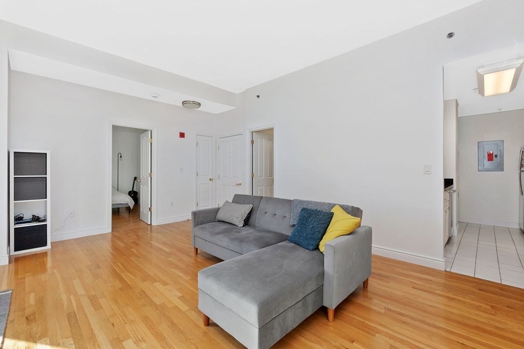 1 bed, 1 bath apartment for rent at 10 Charlesgate Unit 202, Back Bay — photo 13 of 16