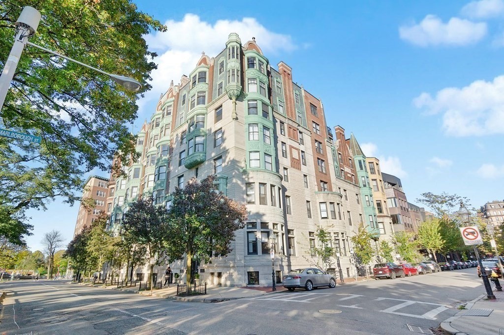 1 bed, 1 bath apartment for rent at 10 Charlesgate Unit 202, Back Bay — photo 6 of 16
