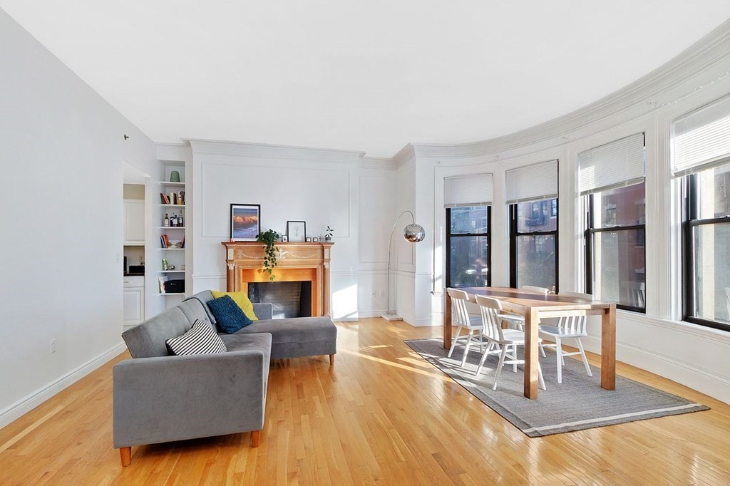 1 bed, 1 bath apartment for rent at 10 Charlesgate Unit 202, Back Bay