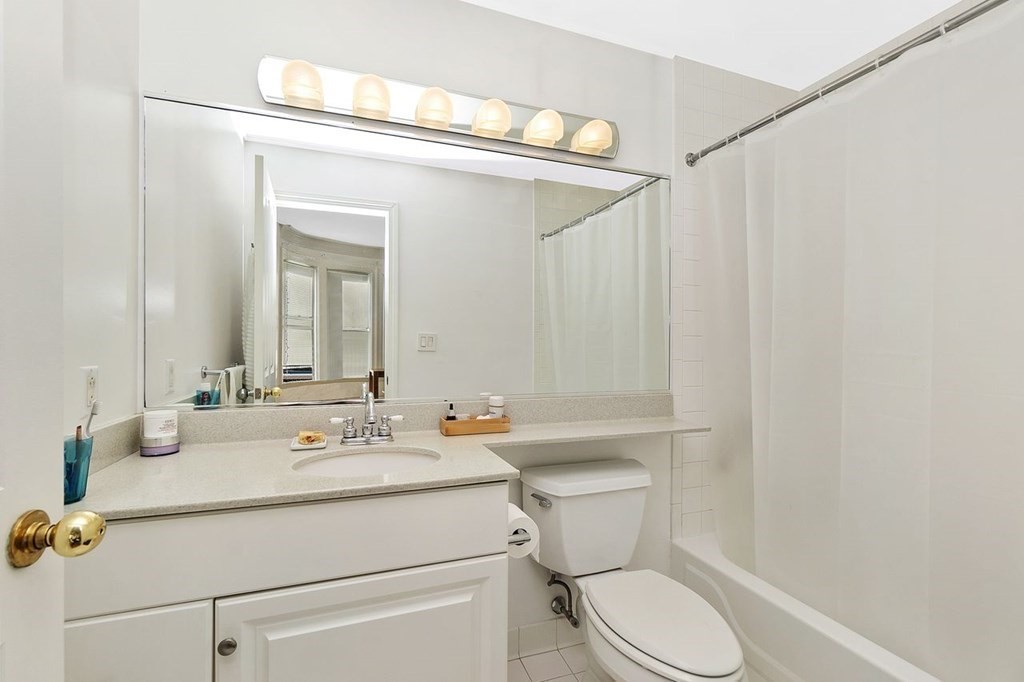 1 bed, 1 bath apartment for rent at 10 Charlesgate Unit 202, Back Bay — photo 15 of 16