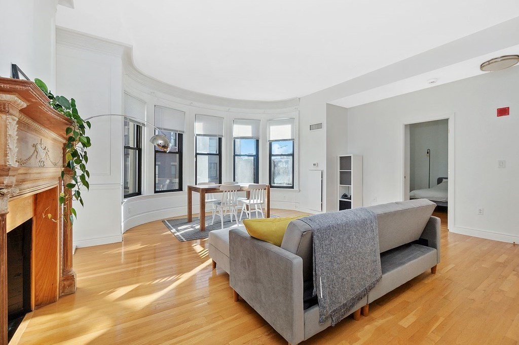 1 bed, 1 bath apartment for rent at 10 Charlesgate Unit 202, Back Bay — photo 10 of 16