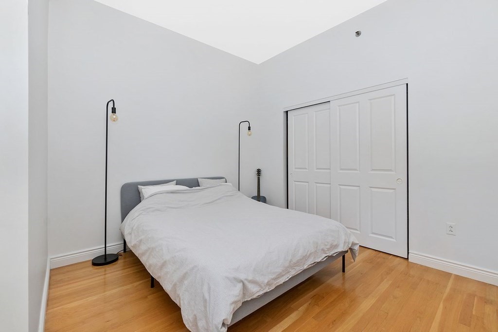 1 bed, 1 bath apartment for rent at 10 Charlesgate Unit 202, Back Bay — photo 3 of 16
