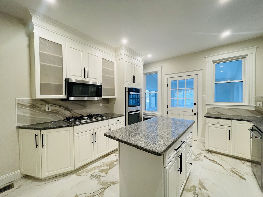 5 bed, 4+ bath apartment for rent at 28 Wolcott Rd Unit 28, Chestnut Hill — photo 23 of 24