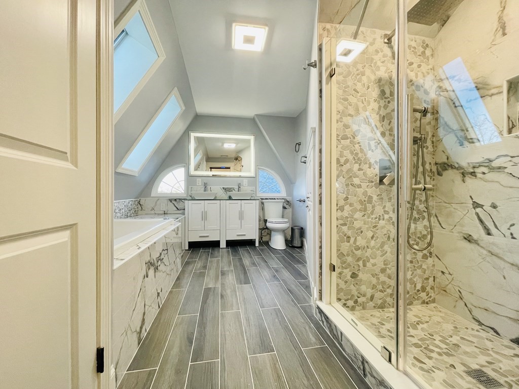 5 bed, 4+ bath apartment for rent at 28 Wolcott Rd Unit 28, Chestnut Hill — photo 11 of 24