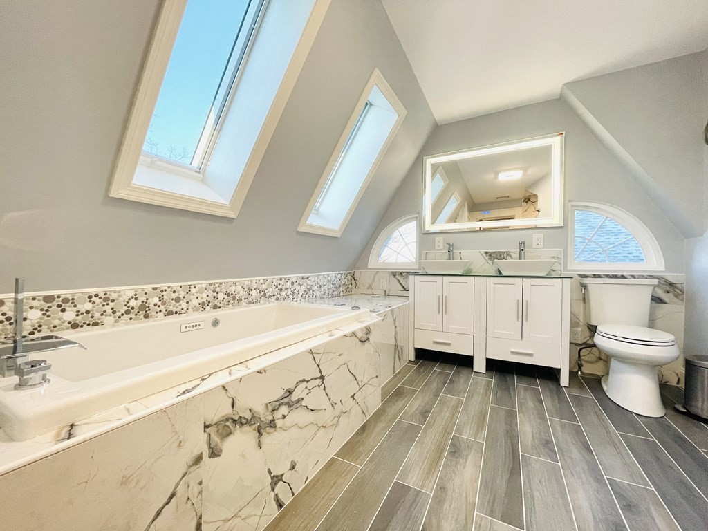 5 bed, 4+ bath apartment for rent at 28 Wolcott Rd Unit 28, Chestnut Hill — photo 13 of 24