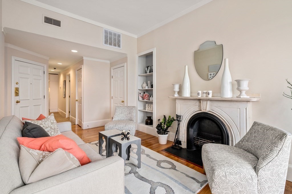 84 Commonwealth Ave, Back Bay