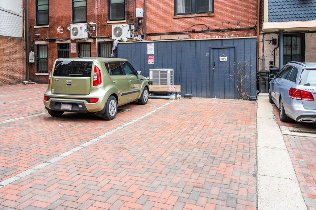 84 Commonwealth Ave, Back Bay