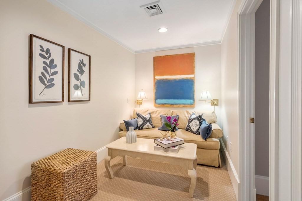 84 Commonwealth Ave, Back Bay