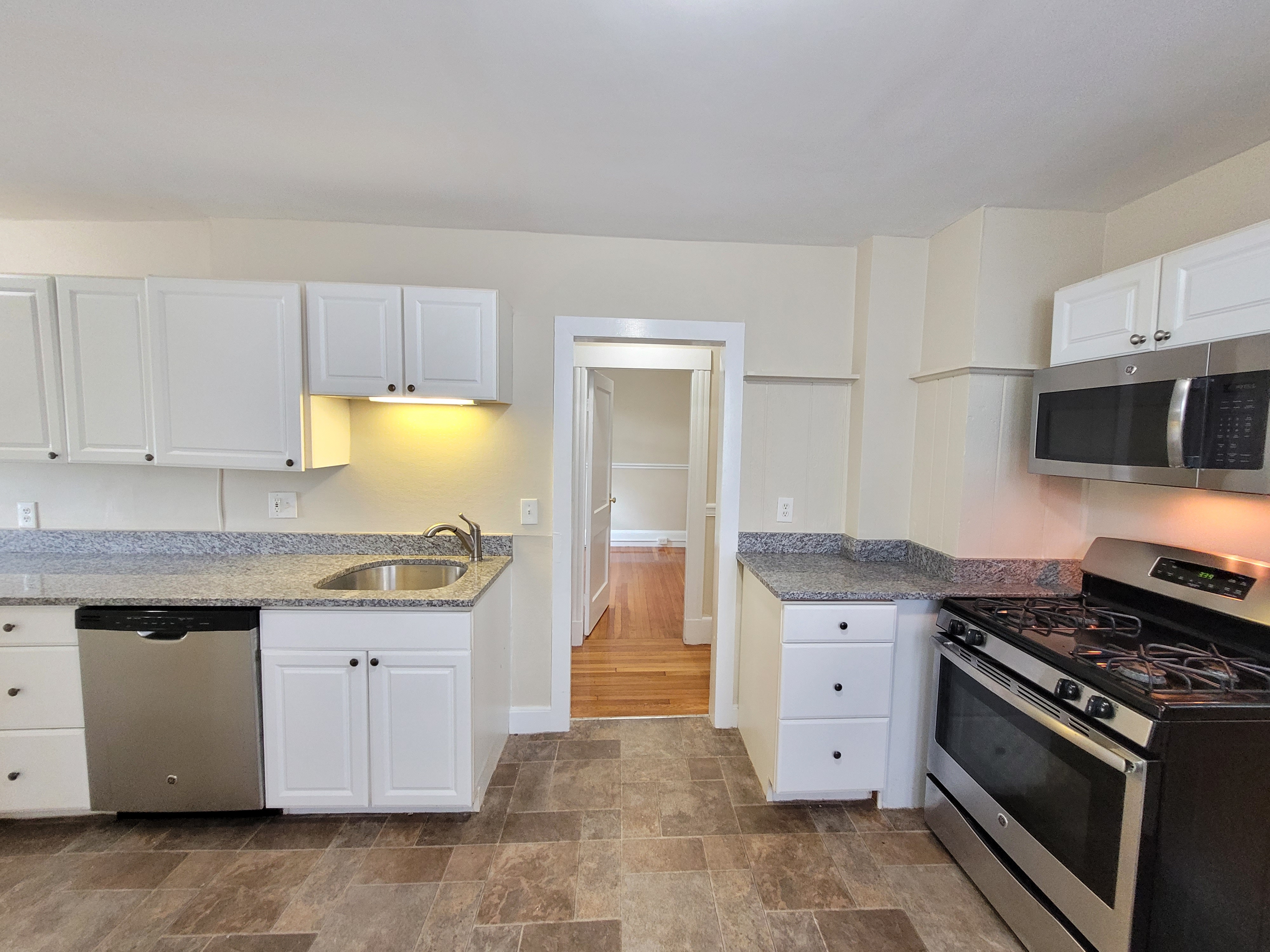 122 Gladstone St, East Boston