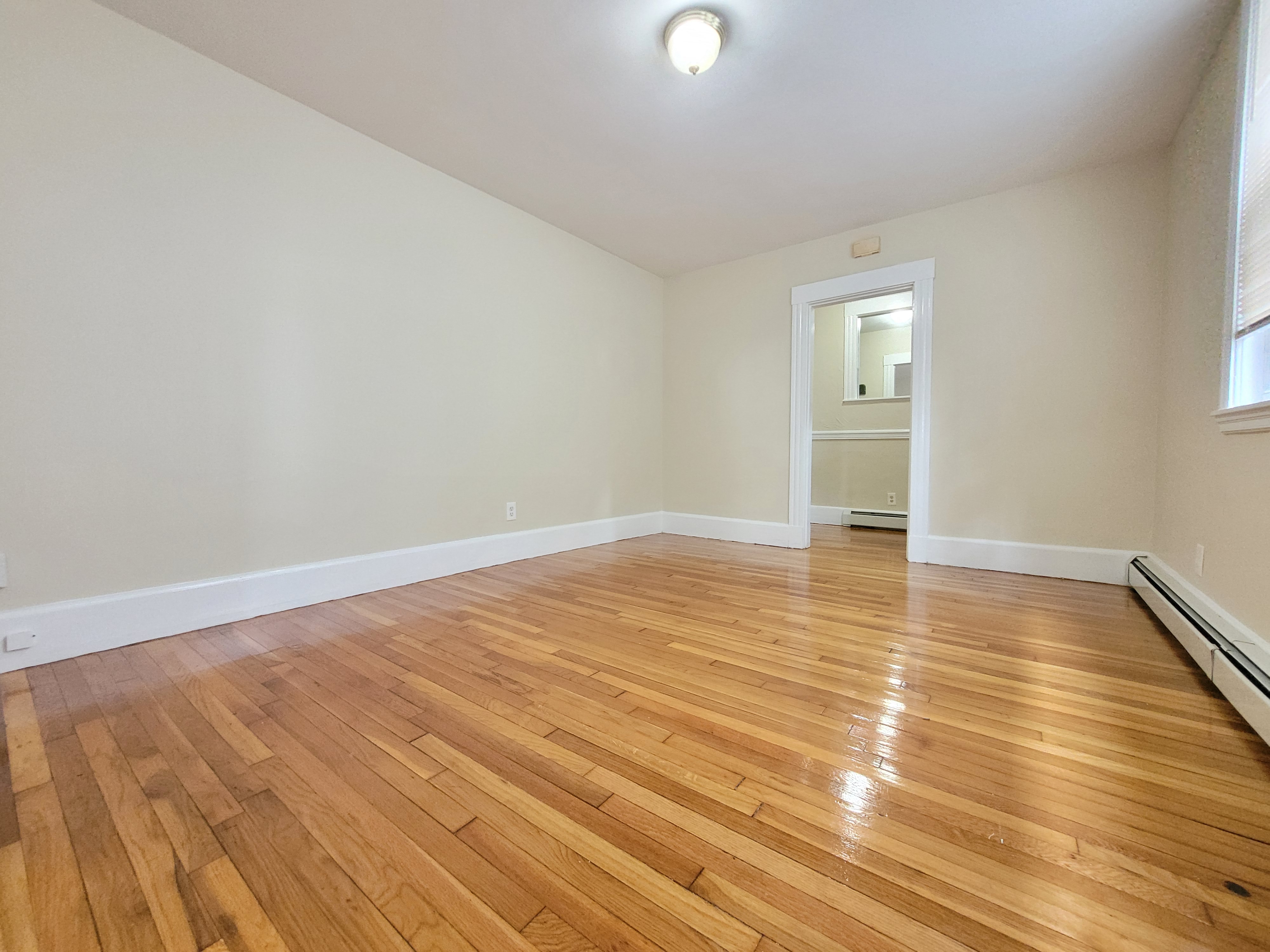 122 Gladstone St, East Boston