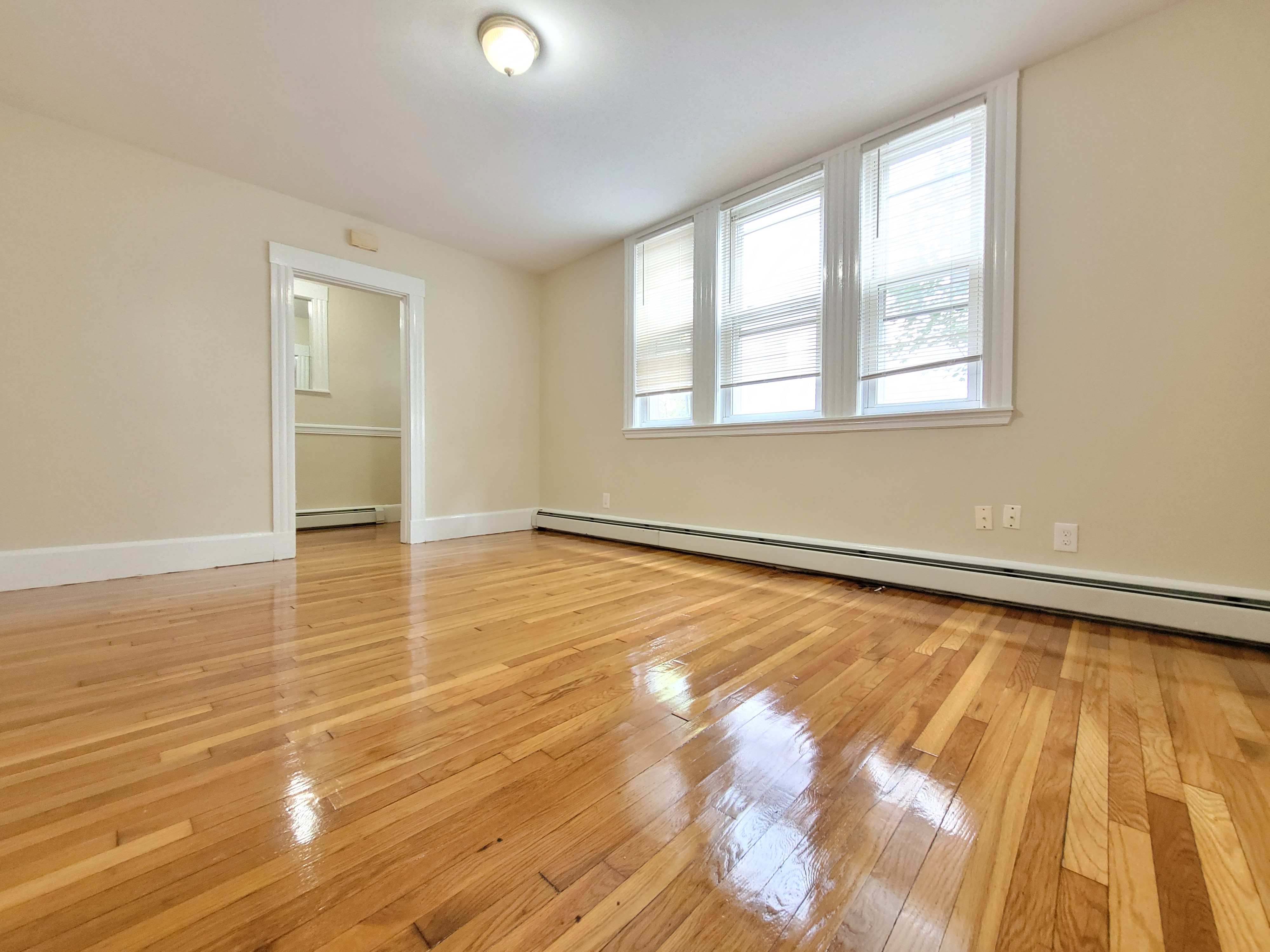 122 Gladstone St, East Boston