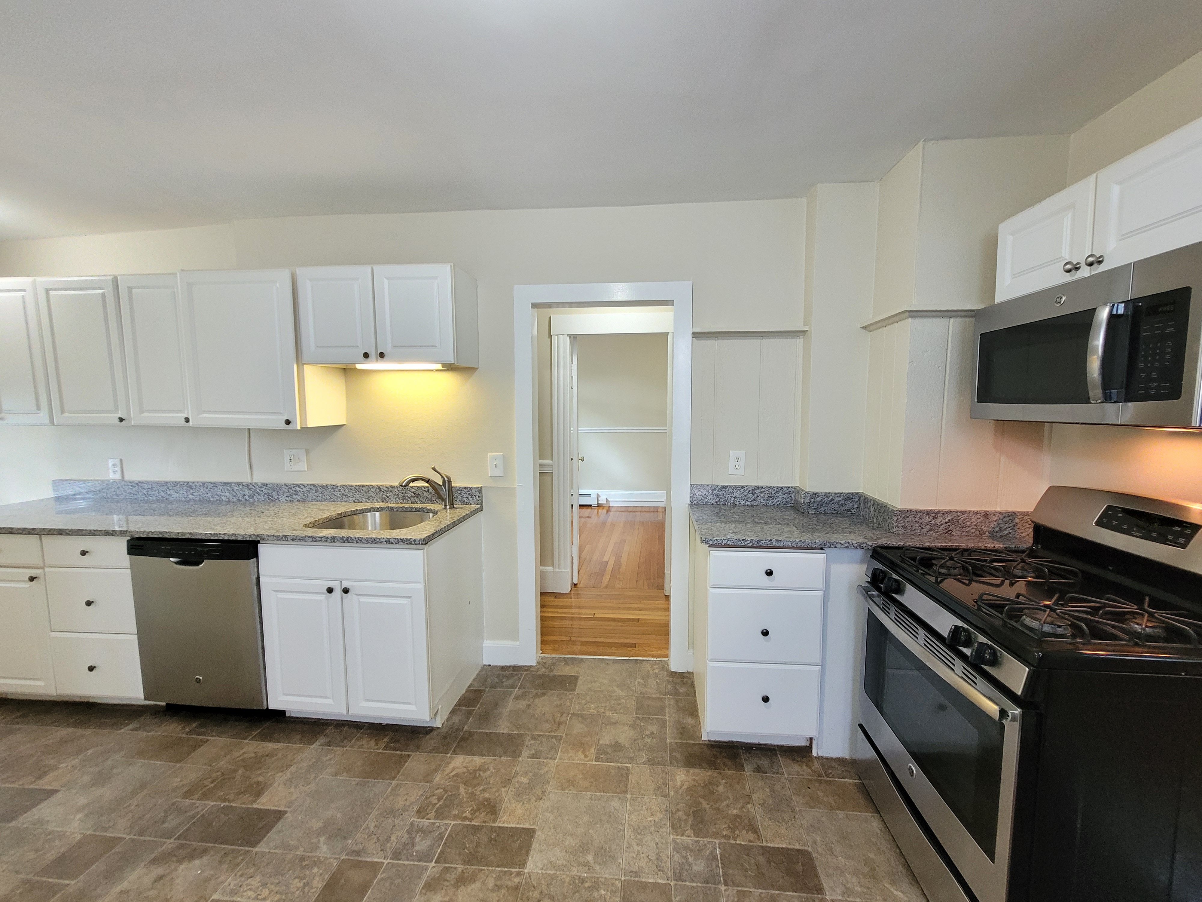 122 Gladstone St, East Boston