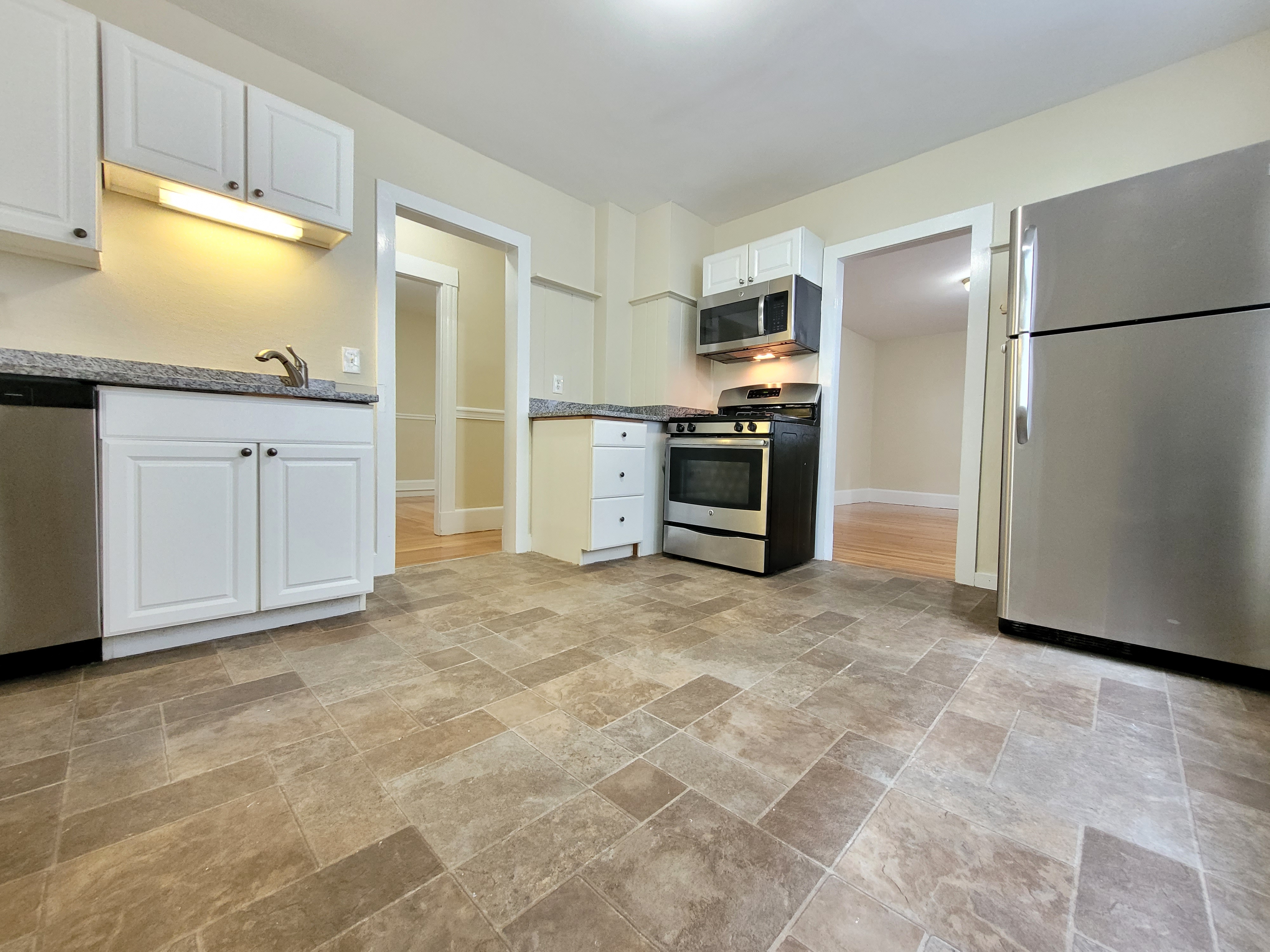 122 Gladstone St, East Boston