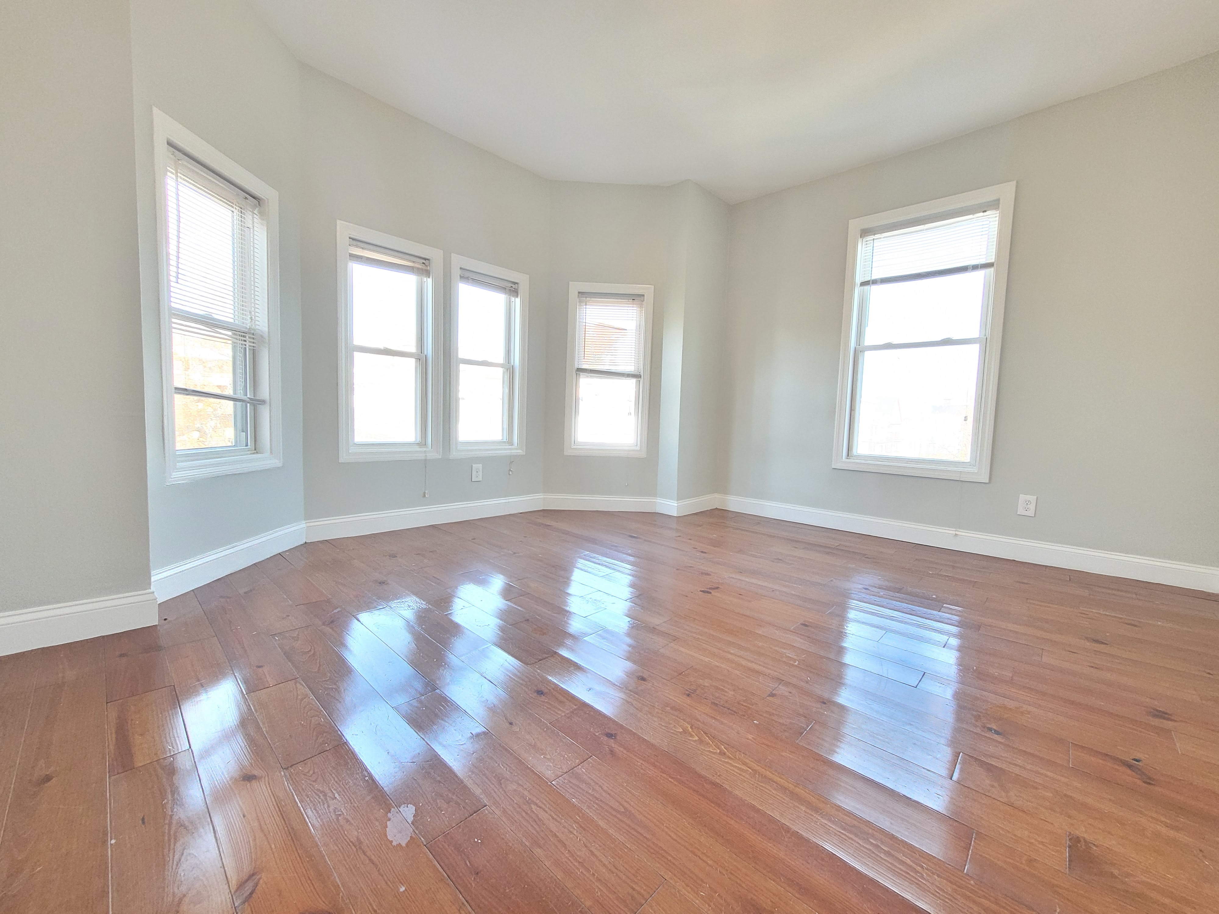 26 32 Arcadia, Dorchester