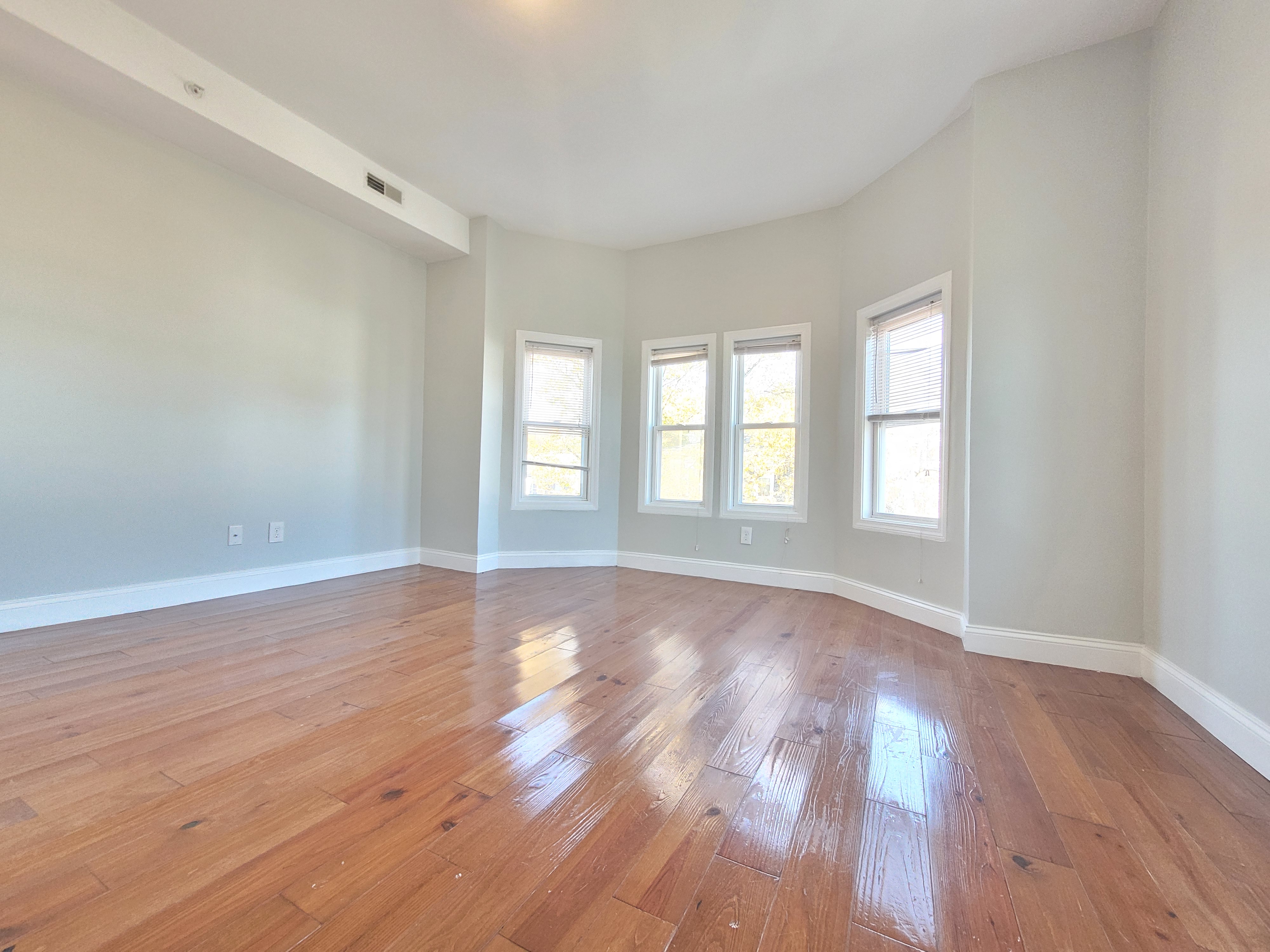 26 32 Arcadia, Dorchester