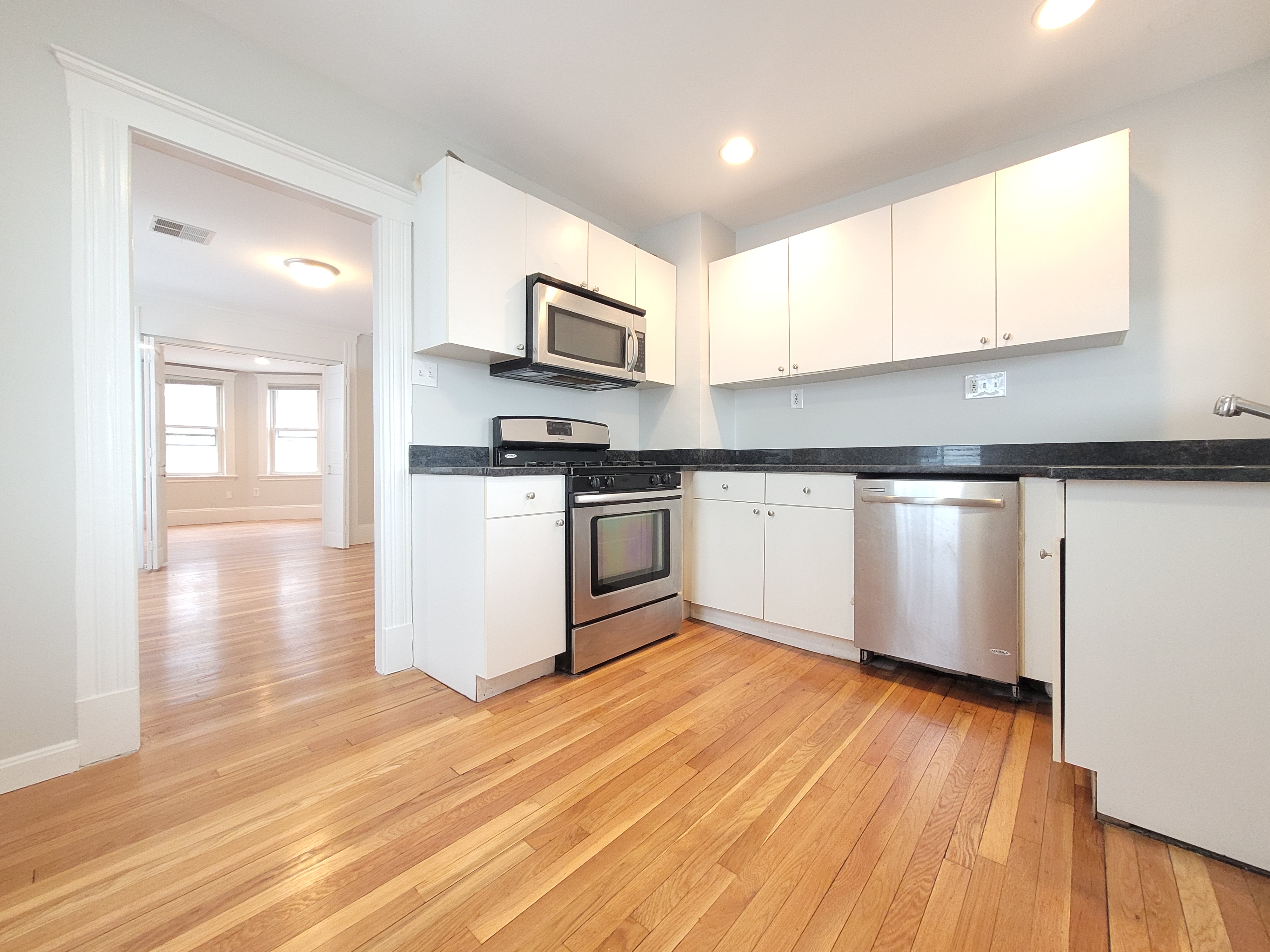 116 Gladstone St, East Boston