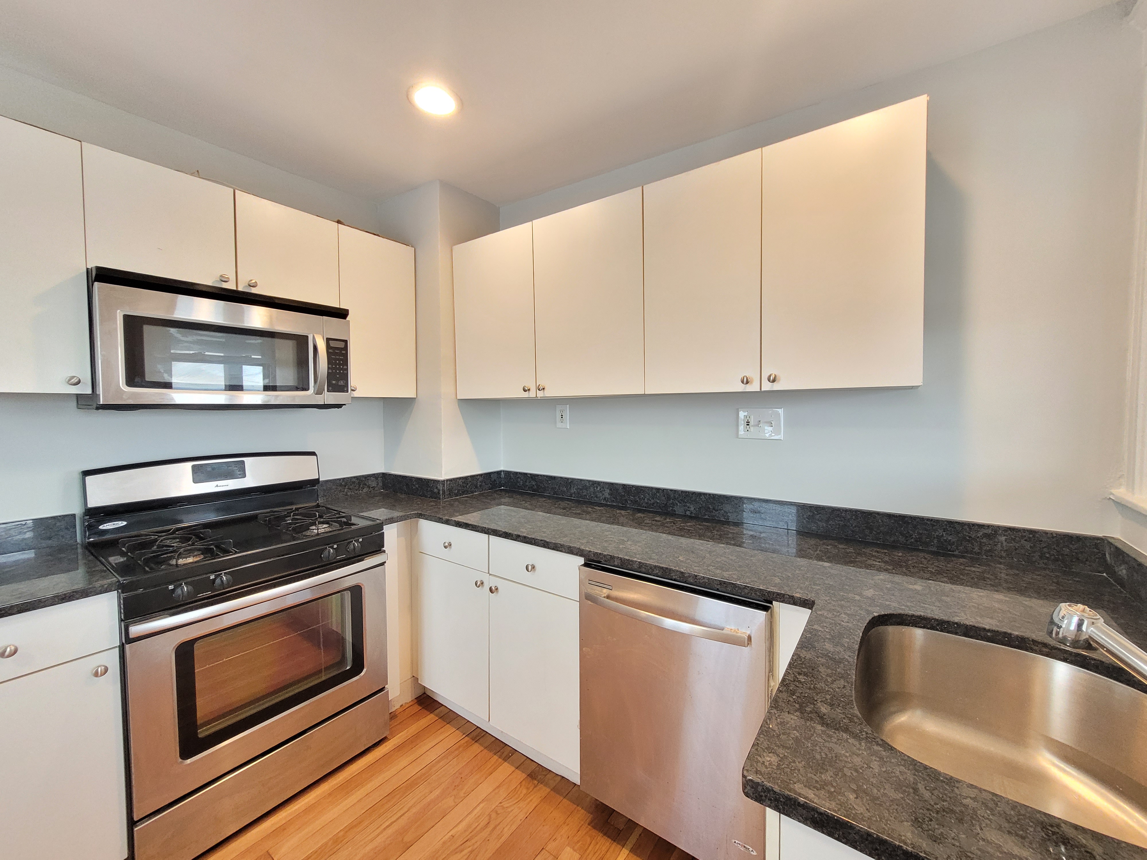 116 Gladstone St, East Boston