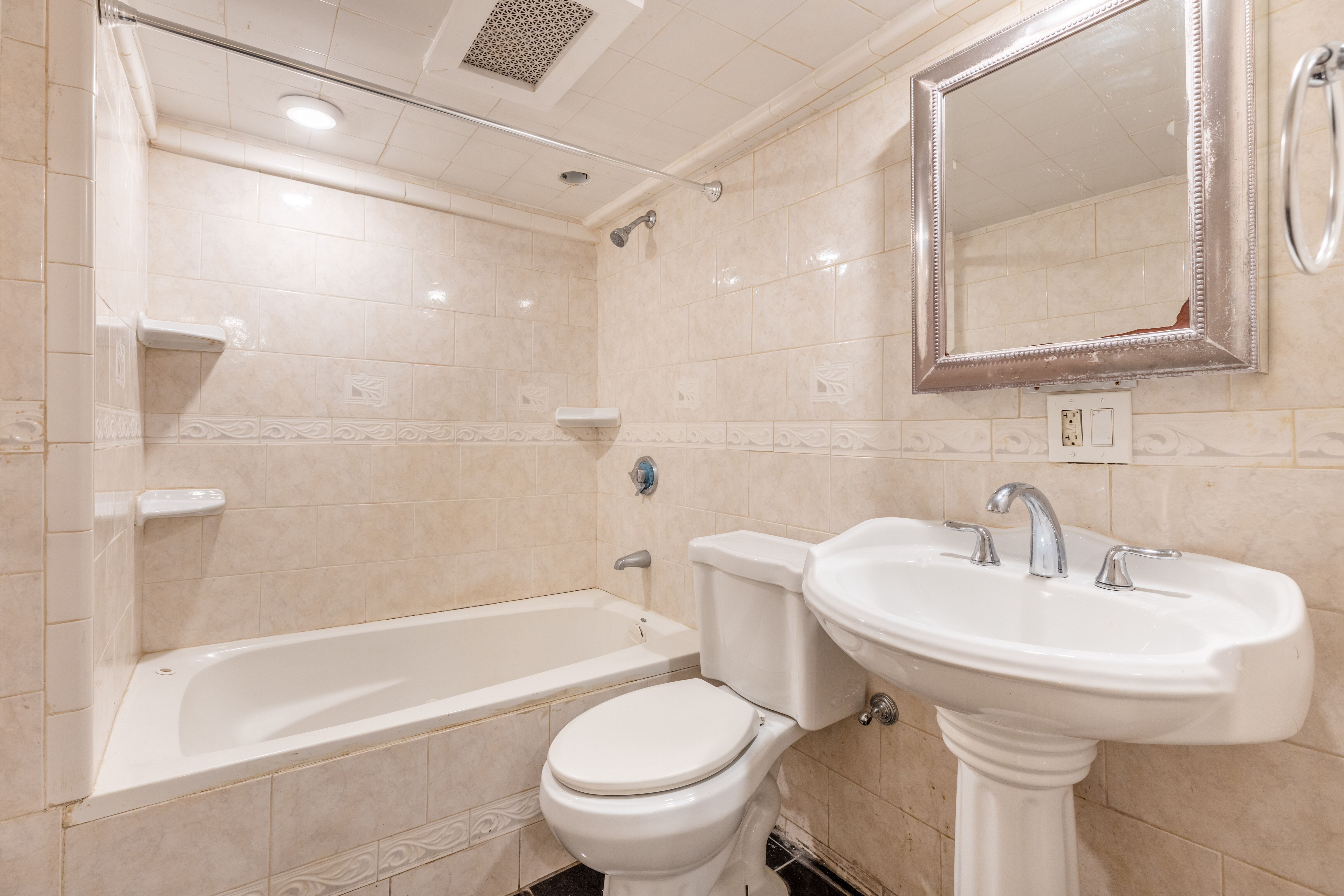 126 Day St, Jamaica Plain