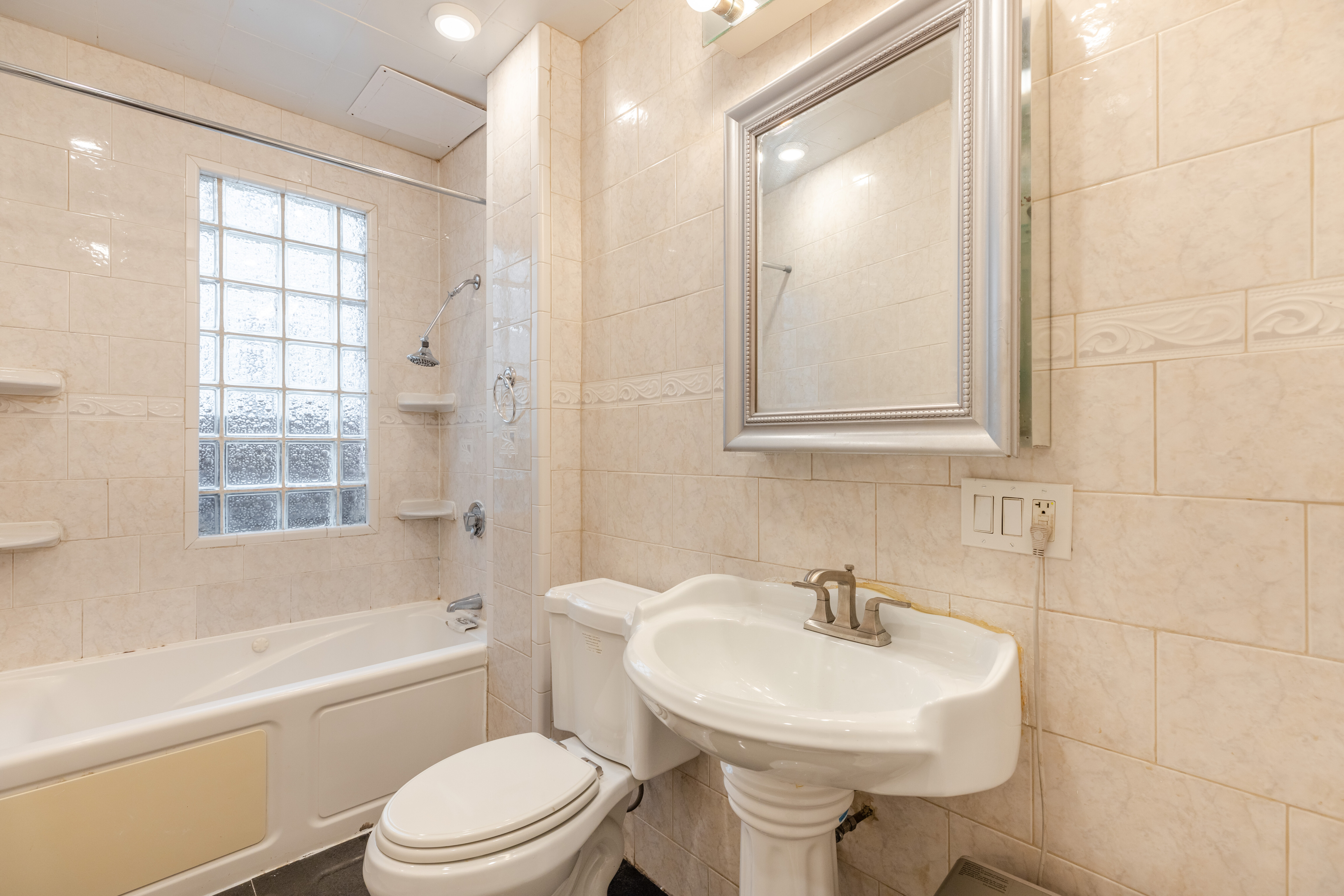 126 Day St, Jamaica Plain