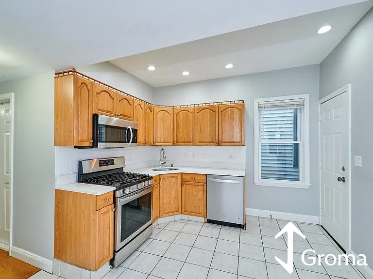 Photos of apartment on East 3rd,Boston MA 02127