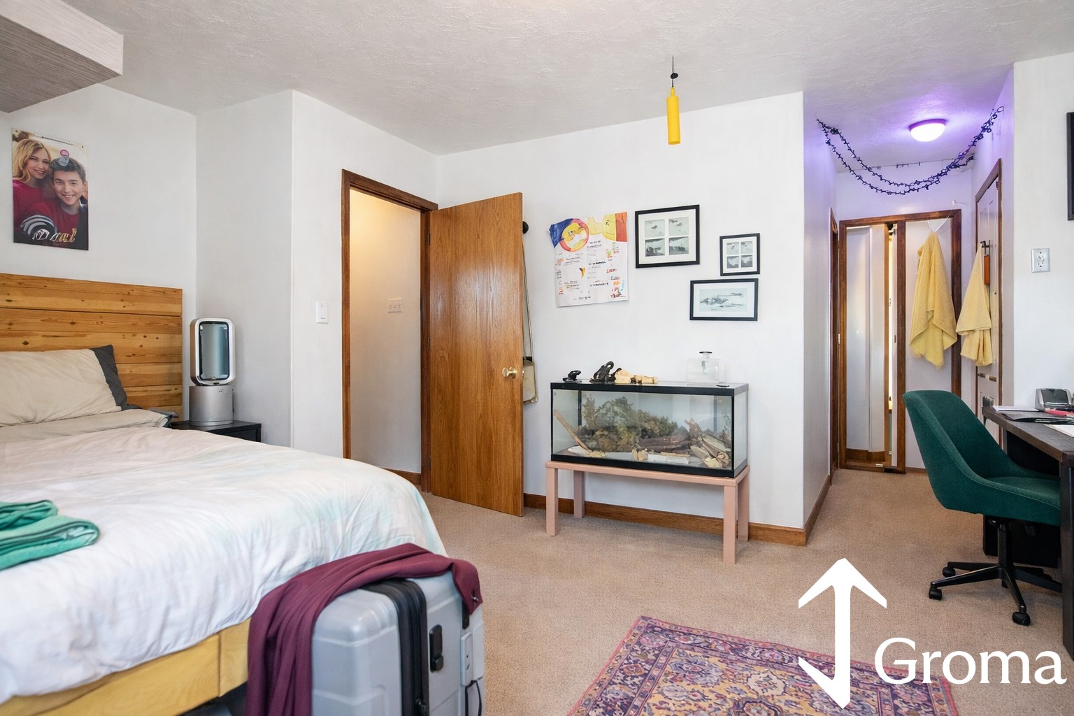 Photos of apartment on Centre St.,Boston MA 