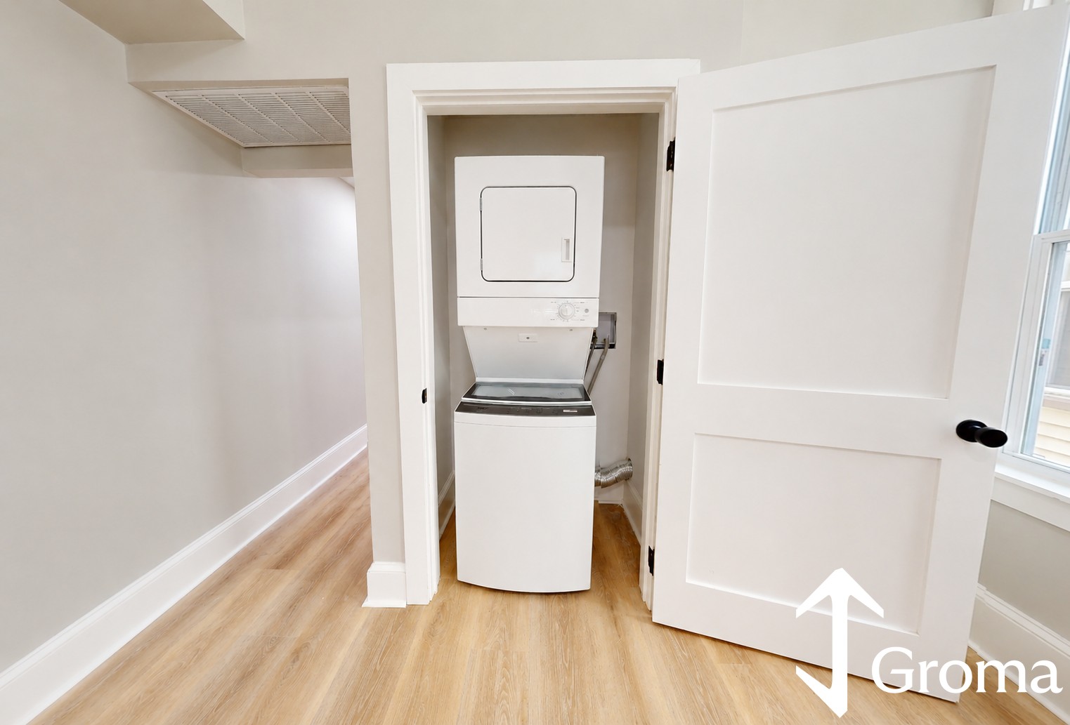 Photos of apartment on Chelsea St.,Boston MA 02128