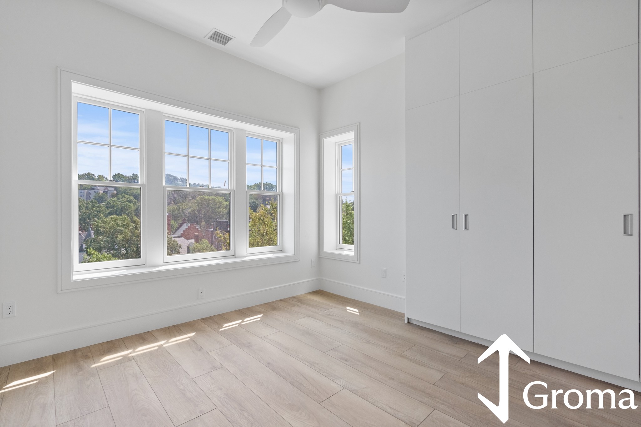 Photos of apartment on Beacon St.,Brookline MA 