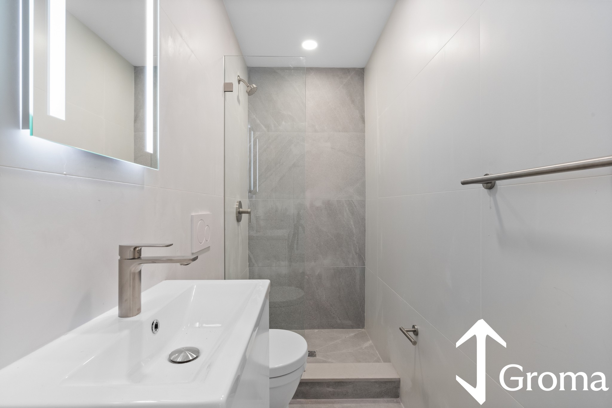 Photos of apartment on Beacon St.,Brookline MA 