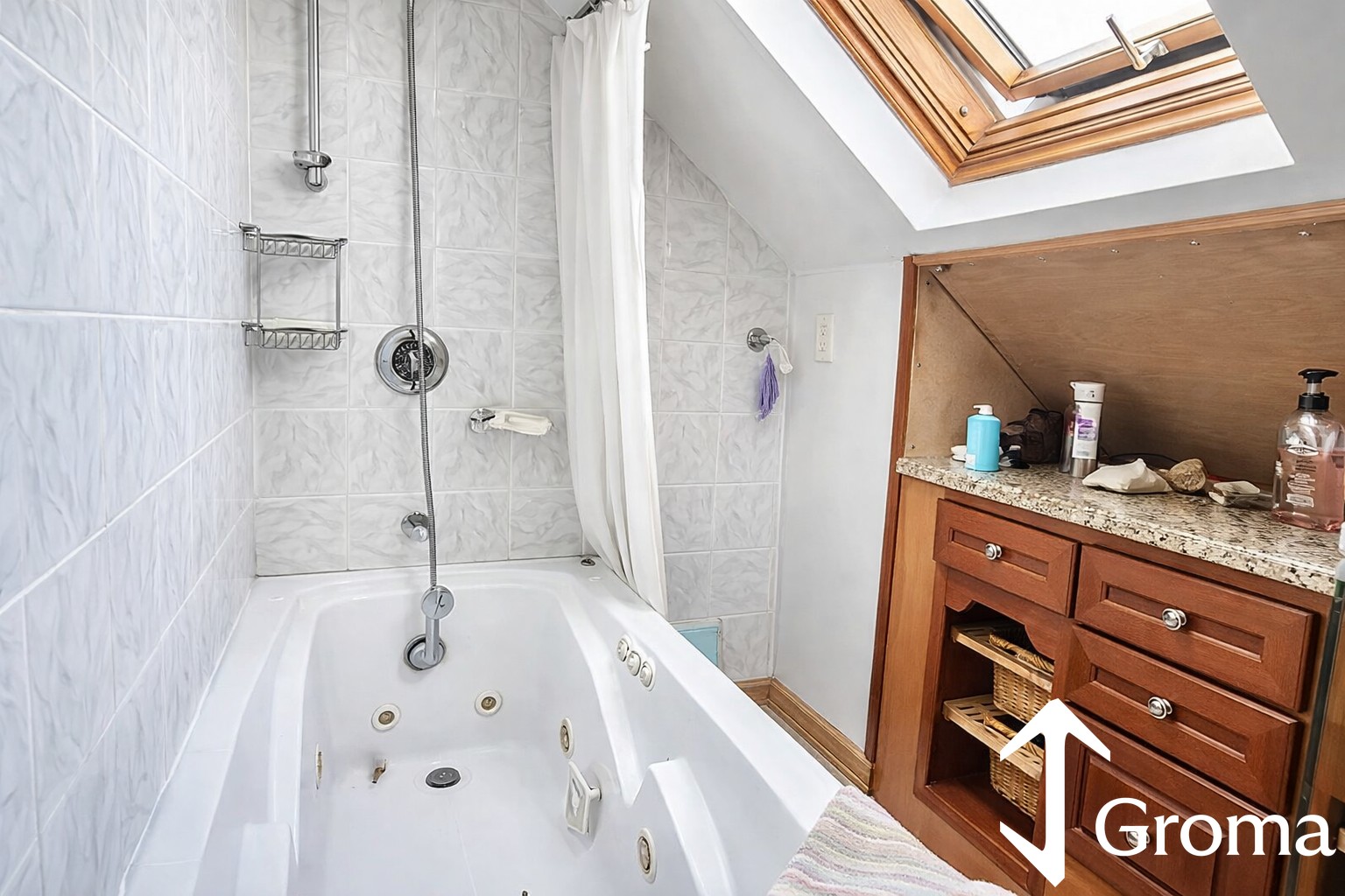 Photos of apartment on Hillside St.,Boston MA 02120