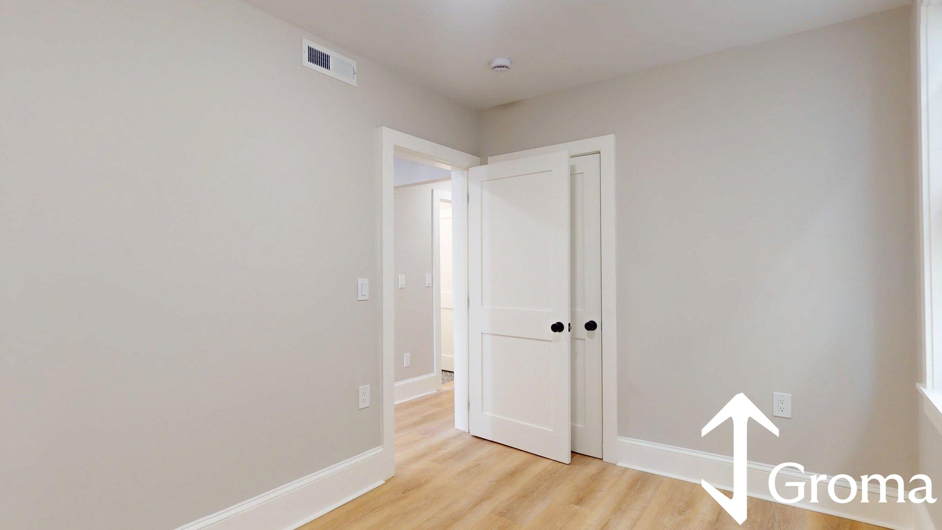 Photos of apartment on Chelsea St.,Boston MA 02128