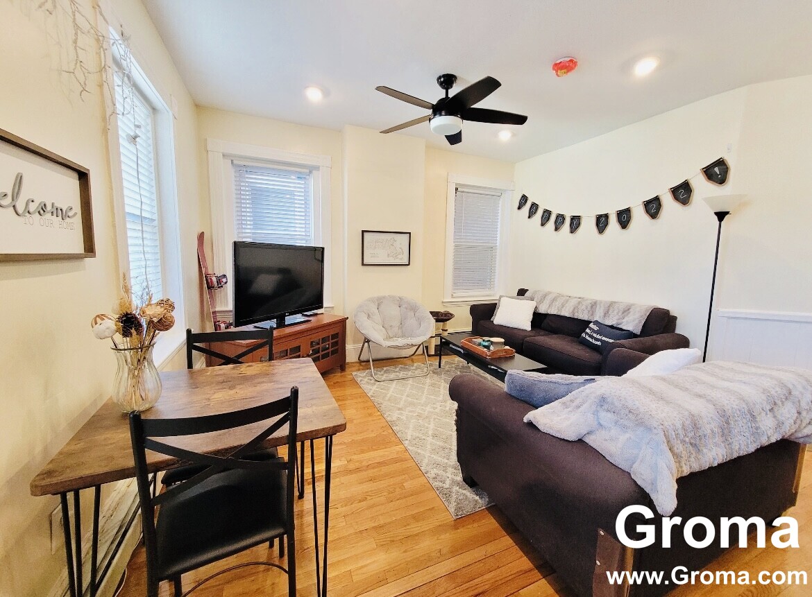 7 Mark St, Jamaica Plain