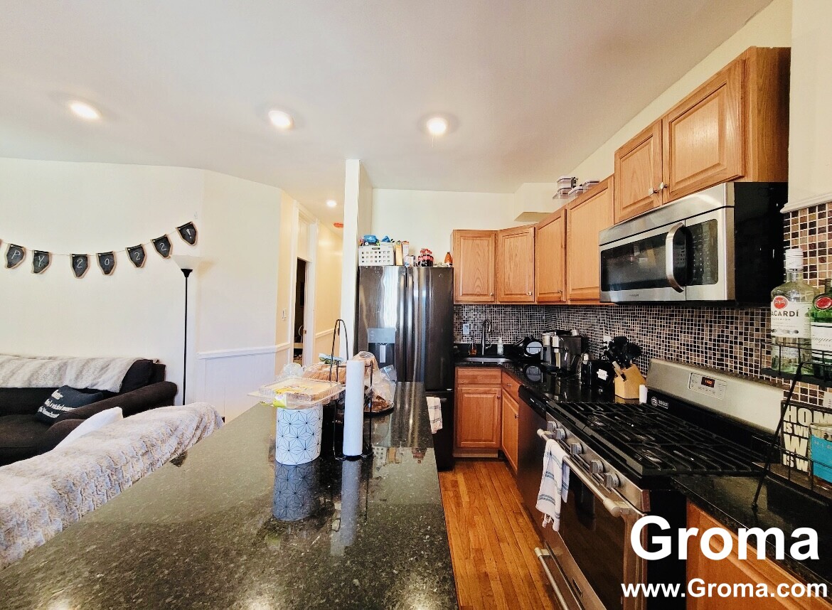 7 Mark St, Jamaica Plain